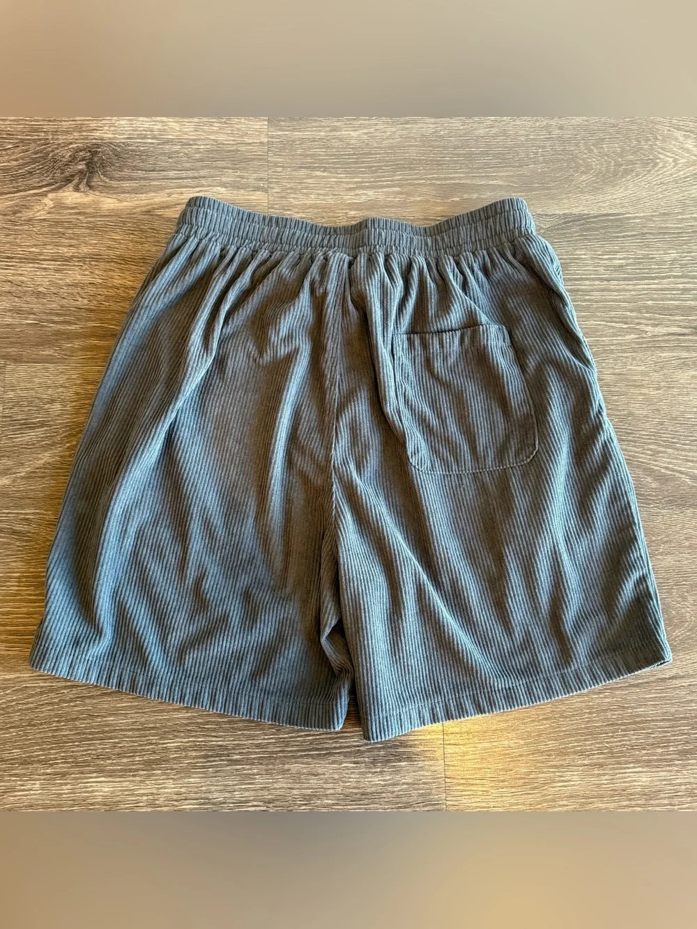Classic Men's Charcoal Ribbed Drawstring Shorts with Cream Tie